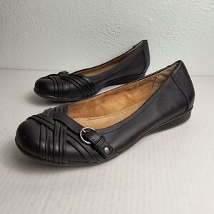 Yuu Gander Black Flats with Rounded Toe and Decorative Ruching Size 11M
